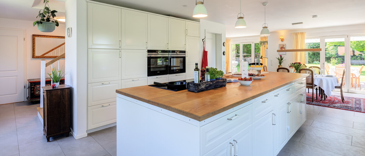 Половина двухквартирного жилого дома Icking 03 кухня 14465