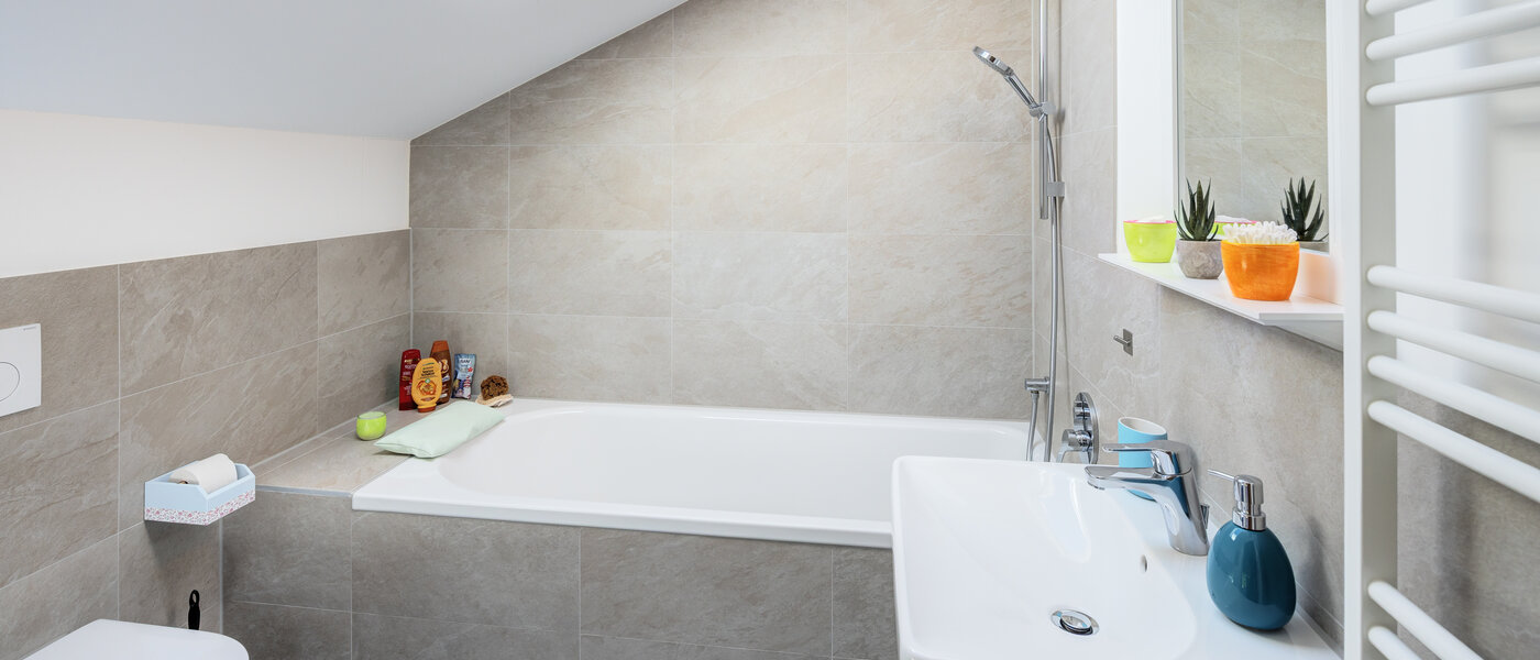 Половина двухквартирного жилого дома Icking 01 2-я ванная комната 14465