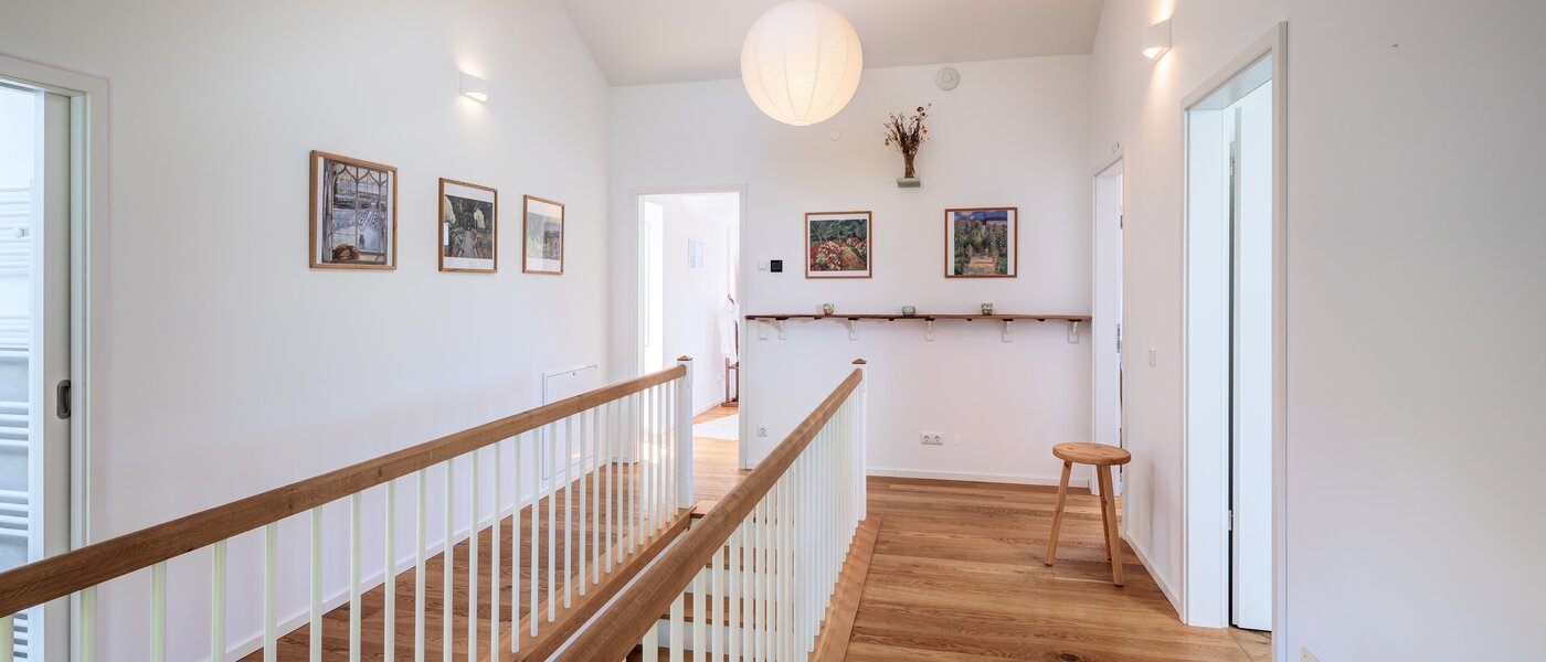 Половина двухквартирного жилого дома Icking 07 коридор 14465