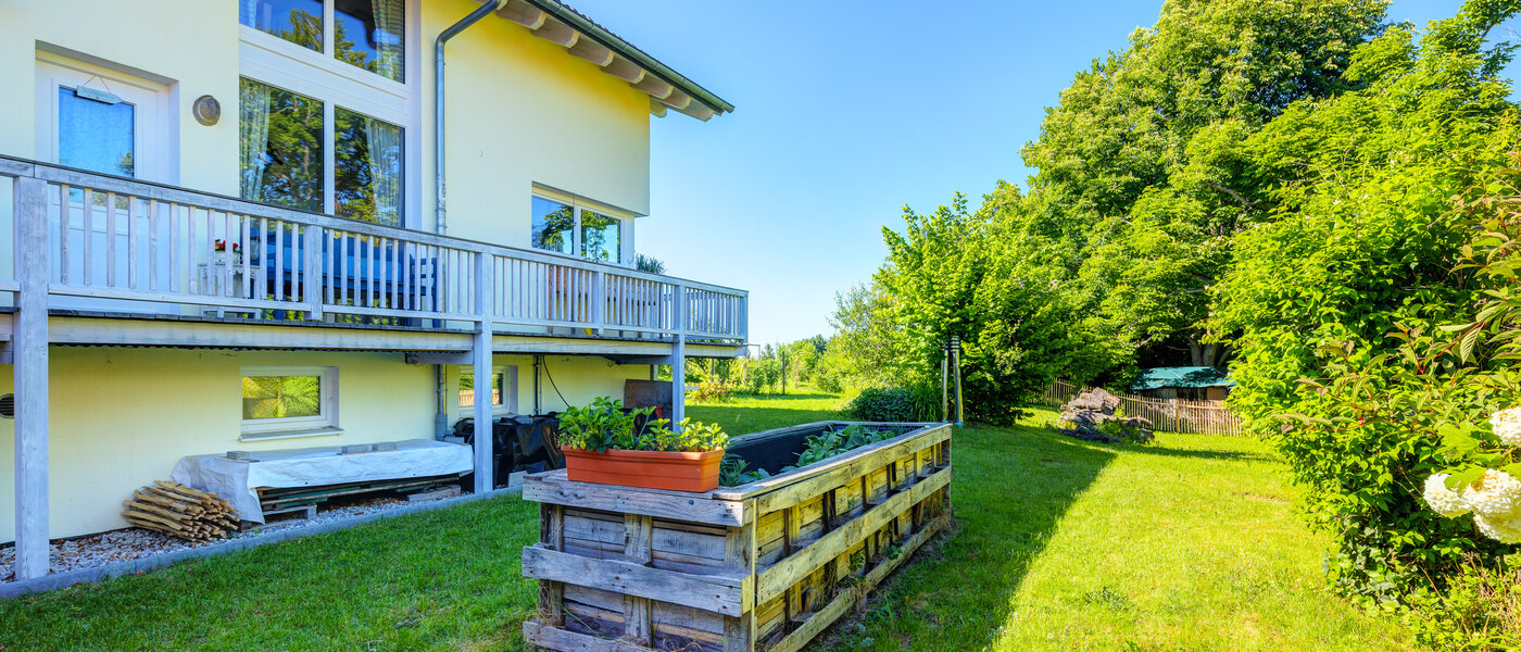 Половина двухквартирного жилого дома Icking 05 сад 14465