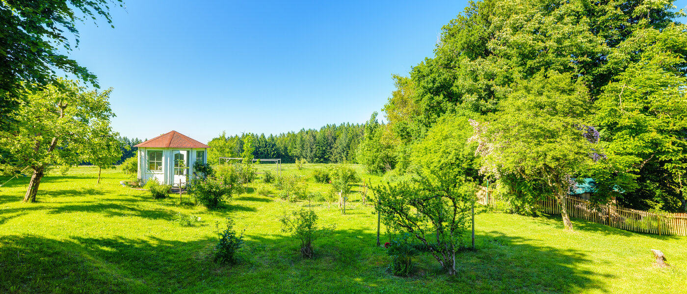 Половина двухквартирного жилого дома Icking 06 сад 14465