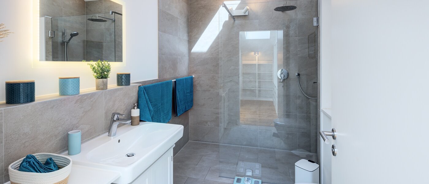 Половина двухквартирного жилого дома Icking 01 1-я ванная комната 14465