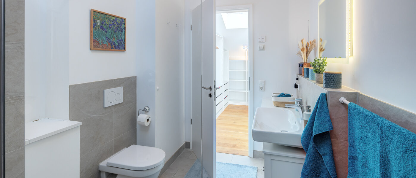 Половина двухквартирного жилого дома Icking 04 1-я ванная комната 14465