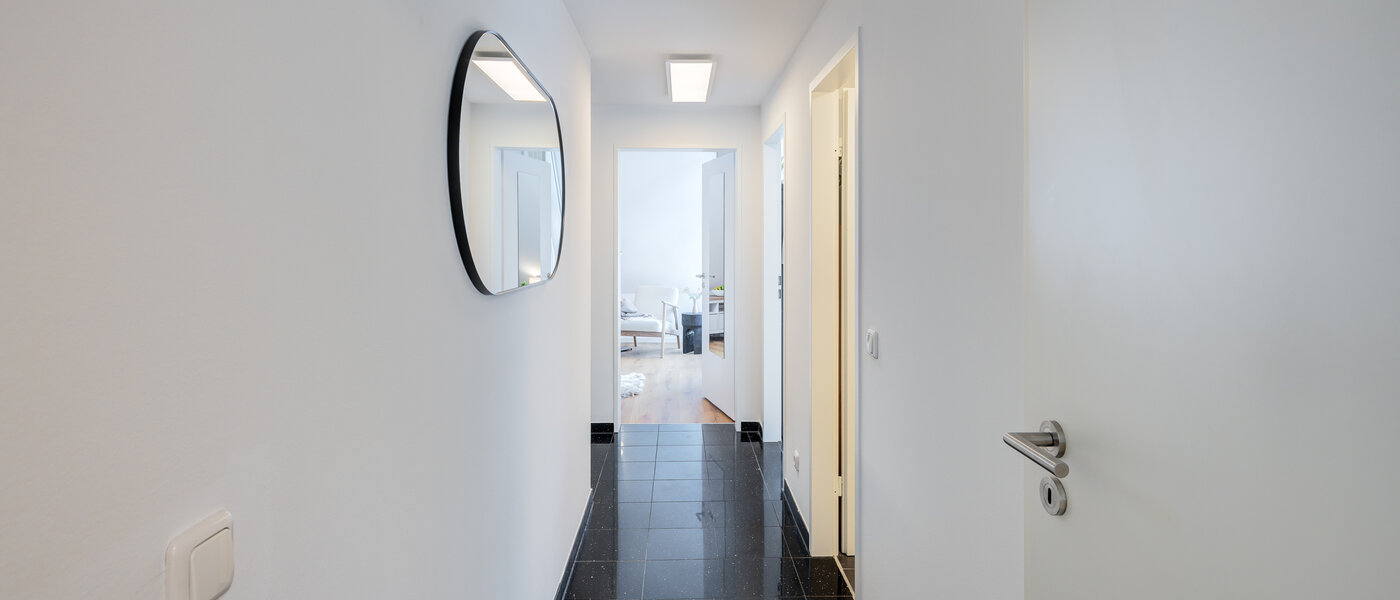 двухэтажная квартира-галерея München Obersendling 01 коридор 14471