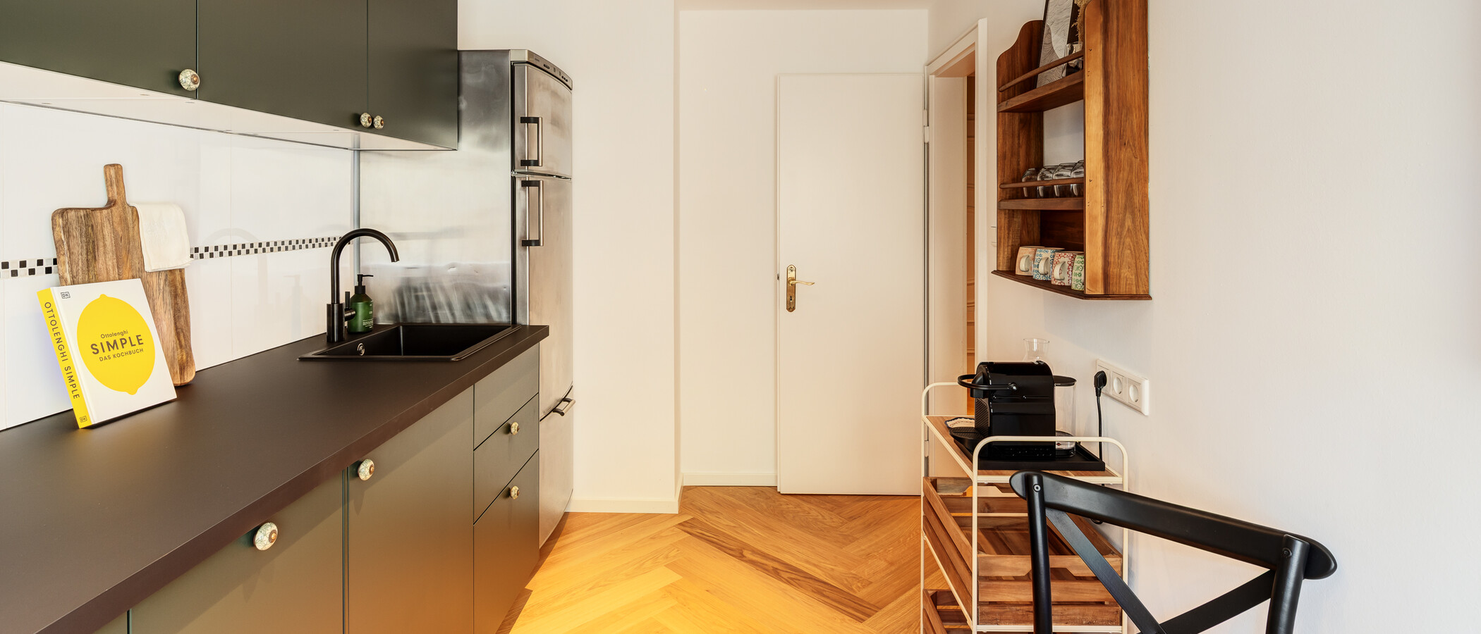 квартира München Maxvorstadt - Universitätsviertel 05 кухня 14491