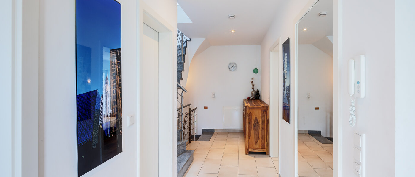 Половина двухквартирного жилого дома Wörthsee 03 коридор 14511