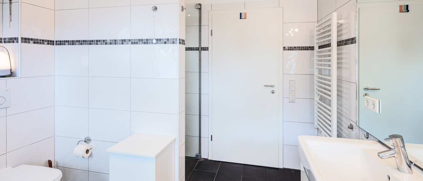 Половина двухквартирного жилого дома Wörthsee 03 1-я ванная комната 14511