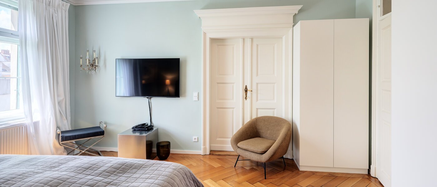 квартира München Neuhausen 04 спальная комната 14528