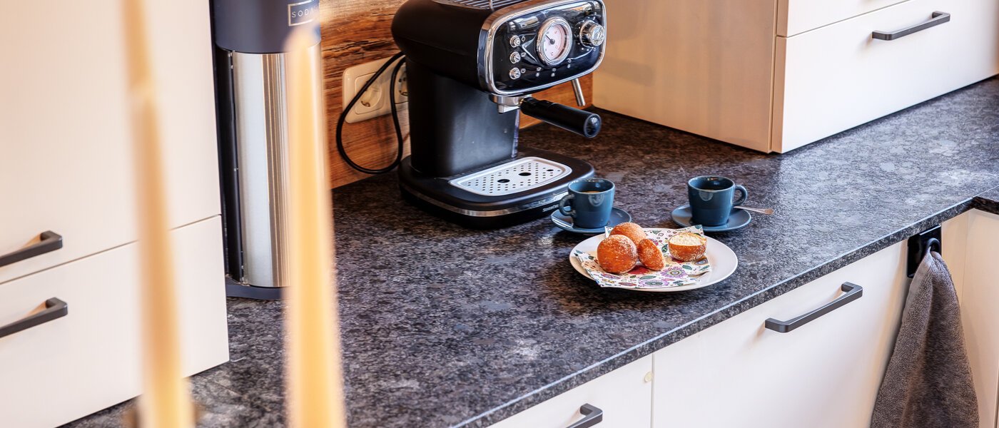 Половина двухквартирного жилого дома München Obersendling 02 кухня 14567