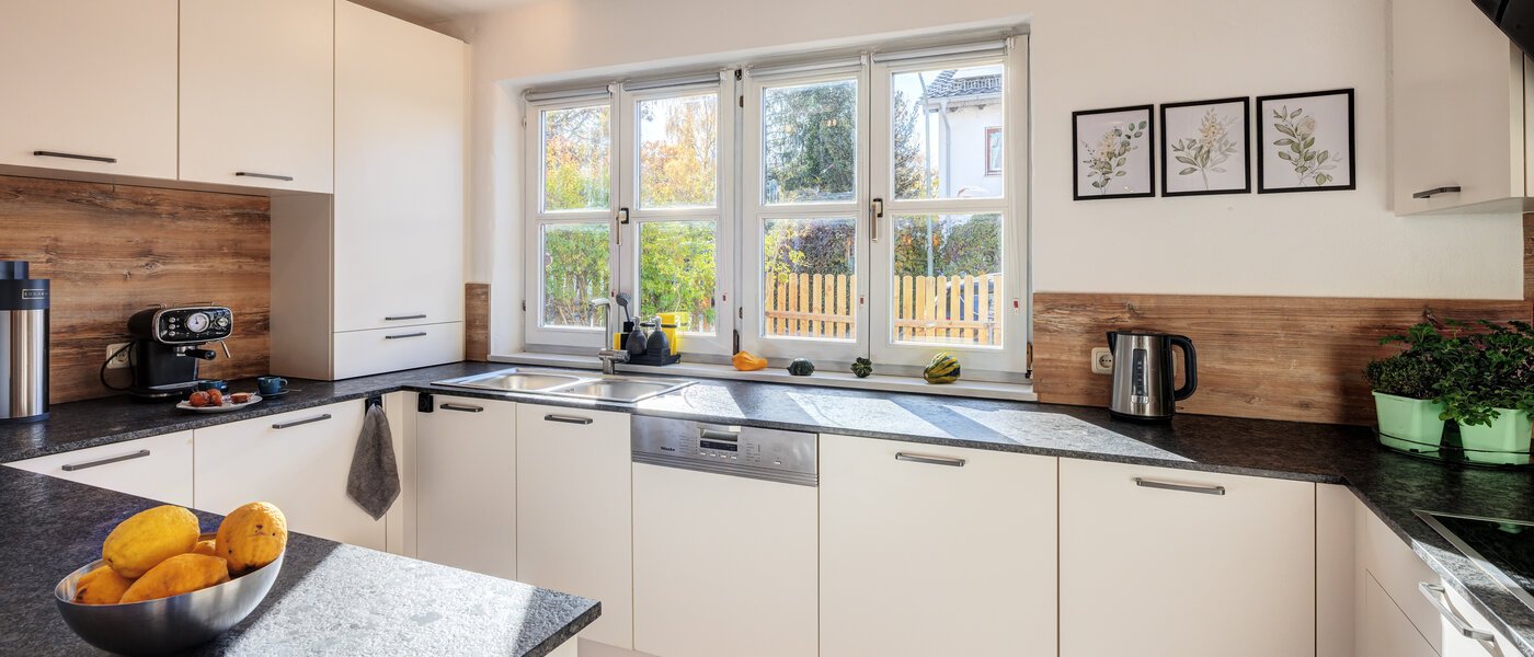 Половина двухквартирного жилого дома München Obersendling 03 кухня 14567