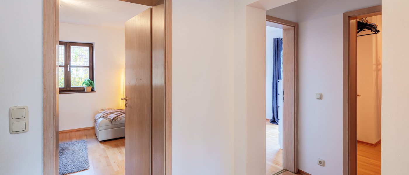 Половина двухквартирного жилого дома München Obersendling 07 коридор 14567