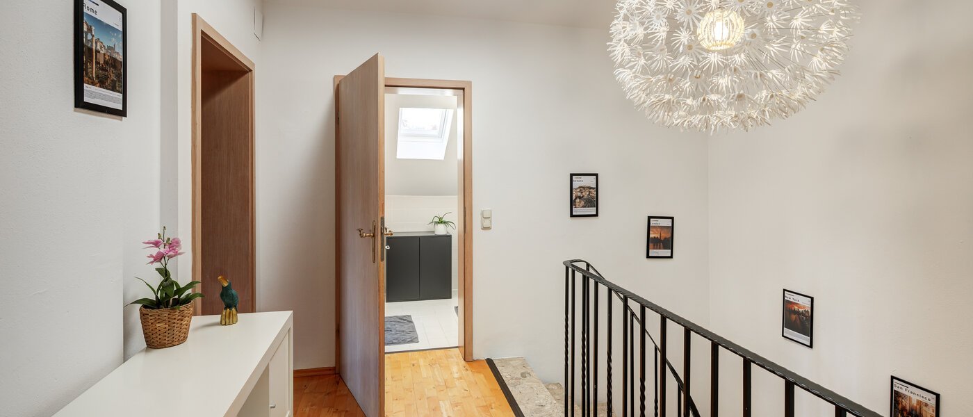 Половина двухквартирного жилого дома München Obersendling 09 коридор 14567