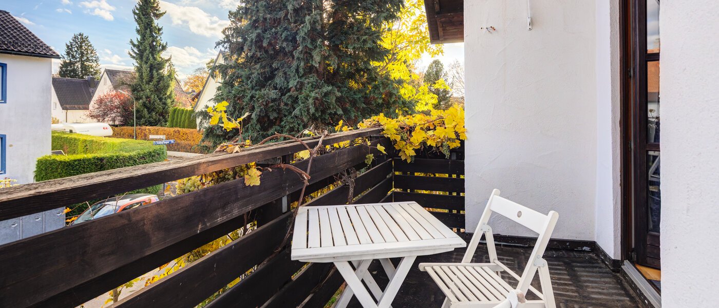 Половина двухквартирного жилого дома München Obersendling 02 балкон 14567