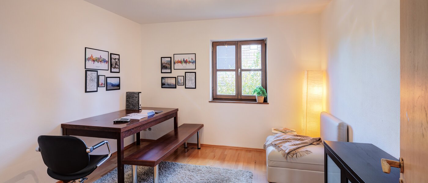 Половина двухквартирного жилого дома München Obersendling 01 рабочий кабинет 14567