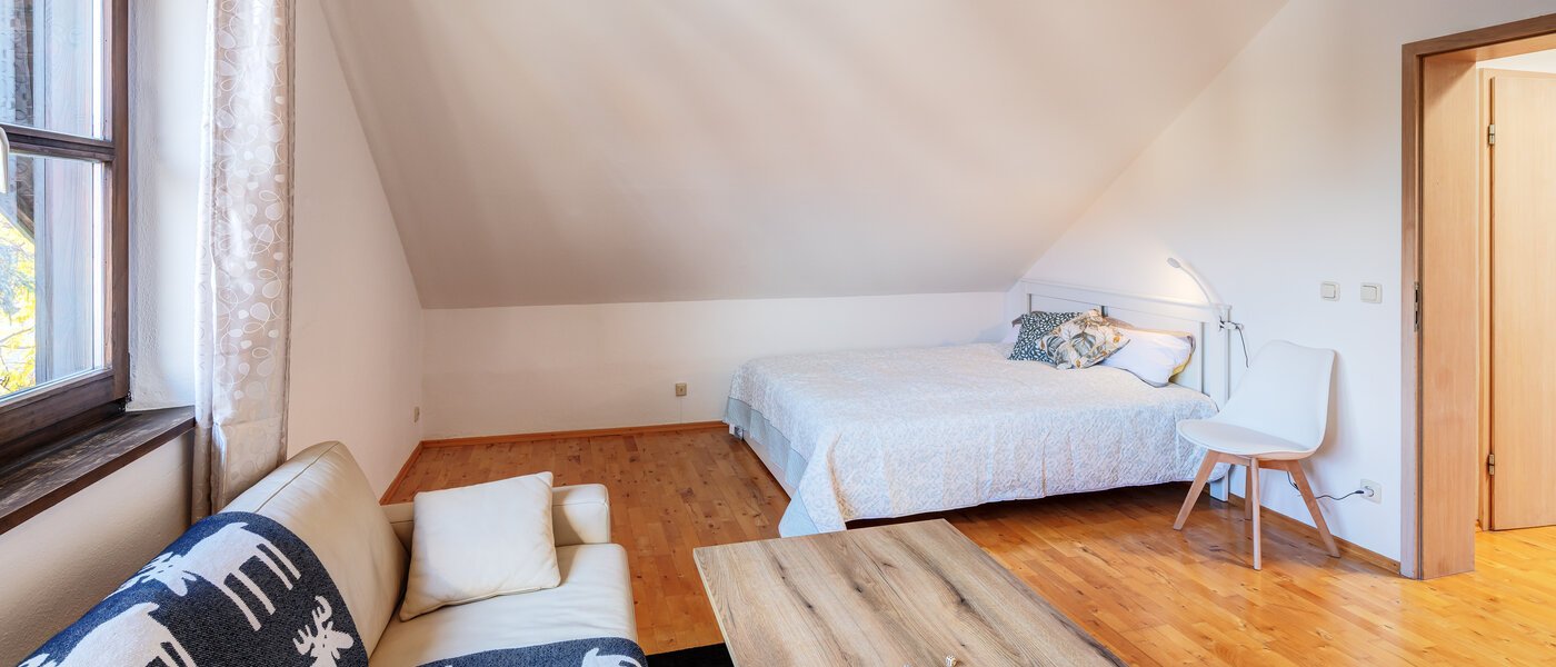 Половина двухквартирного жилого дома München Obersendling 01 3-я спальная комната 14567