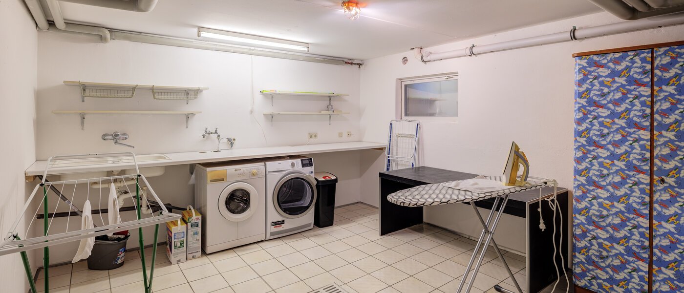 Половина двухквартирного жилого дома München Obersendling 01 подсобное помещение 14567