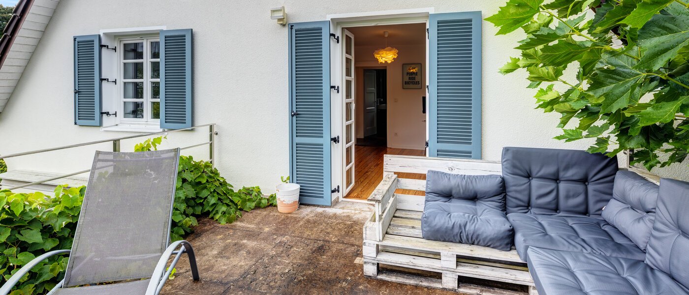 Особняк München Obermenzing 03 терраса с крышей 14582