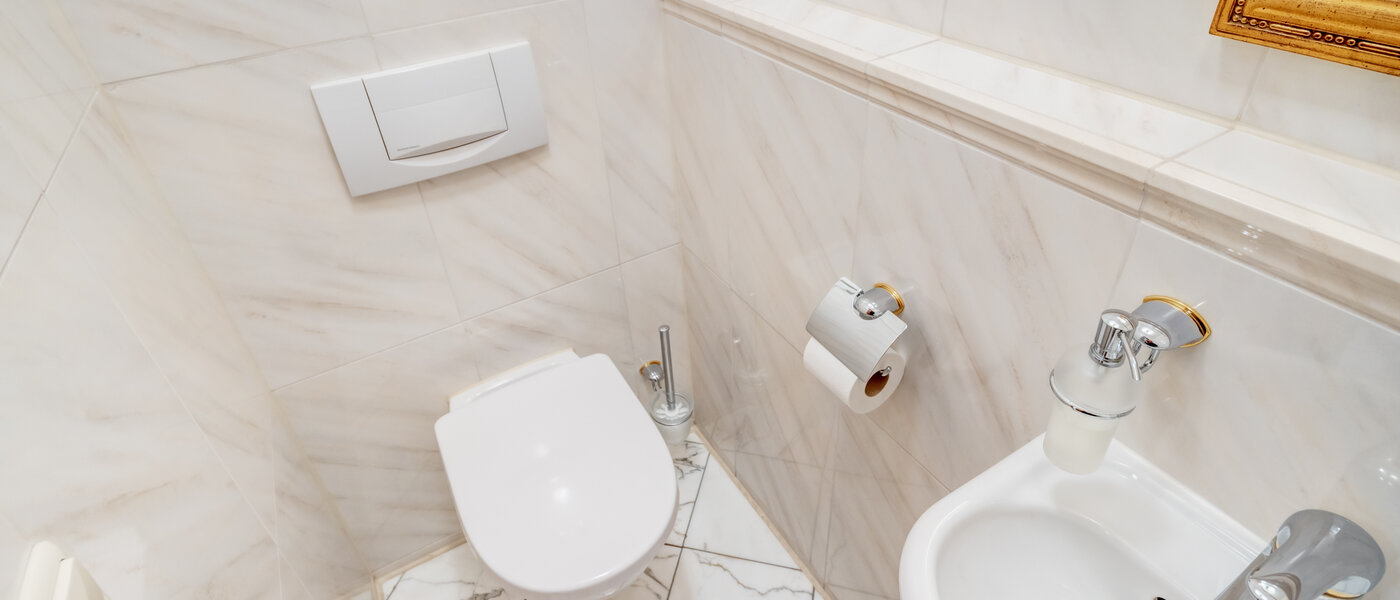 двухэтажная квартира München Fasangarten 02 гостевой туалет 14585