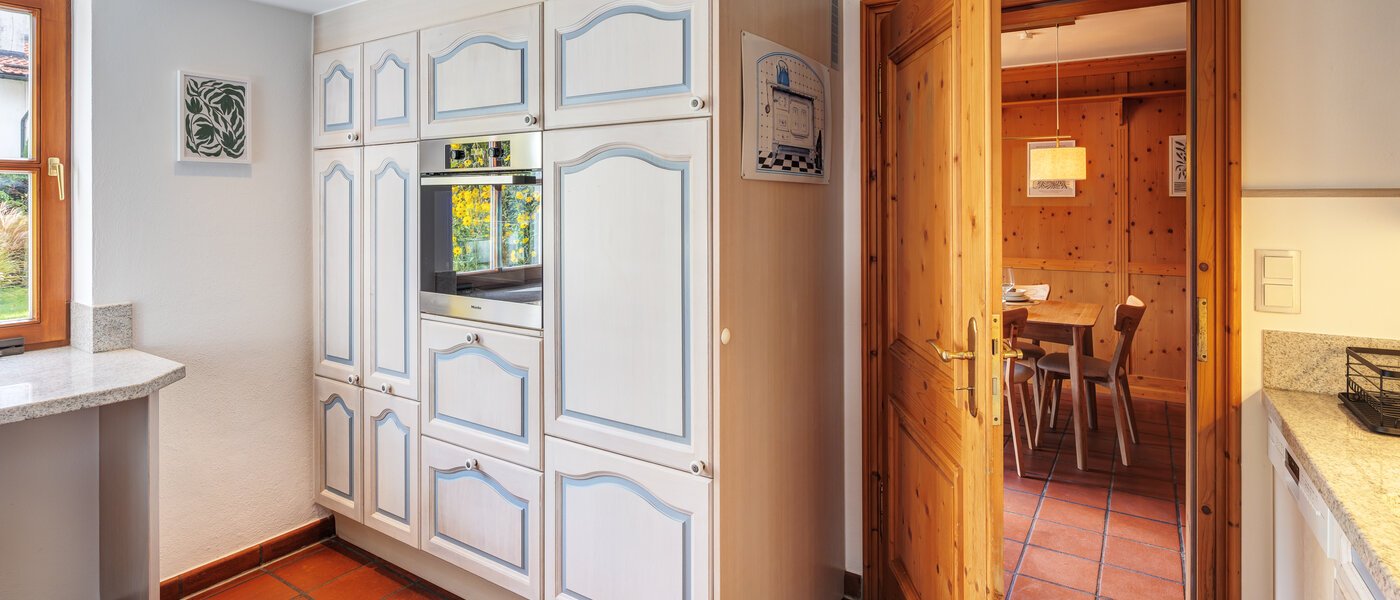 Половина двухквартирного жилого дома Rottach-Egern 03 кухня 14616