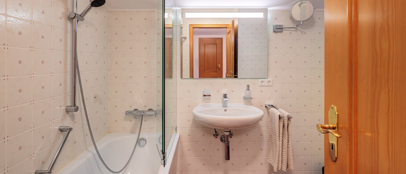 Половина двухквартирного жилого дома Rottach-Egern 03 3-я ванная комната 14616