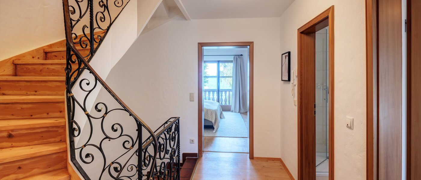 Половина двухквартирного жилого дома Rottach-Egern 04 коридор 14616