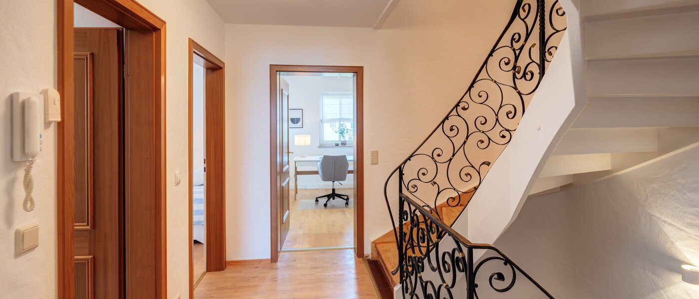 Половина двухквартирного жилого дома Rottach-Egern 05 коридор 14616