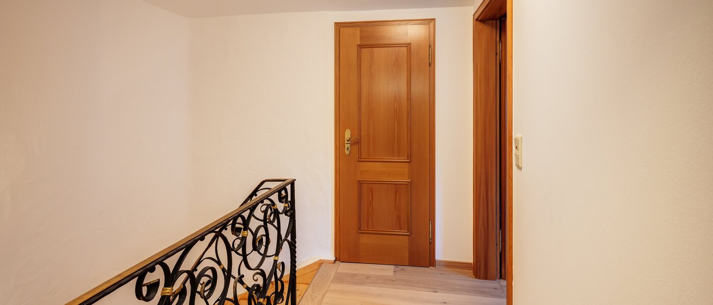 Половина двухквартирного жилого дома Rottach-Egern 06 коридор 14616