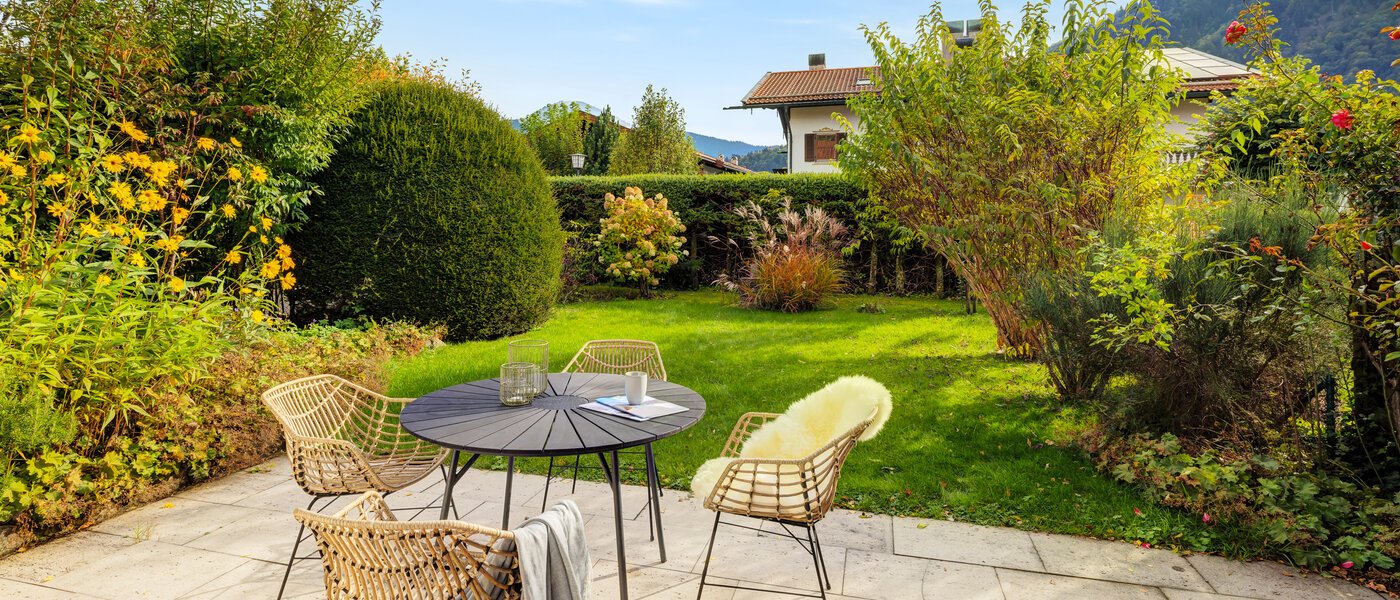 Половина двухквартирного жилого дома Rottach-Egern 03 сад 14616