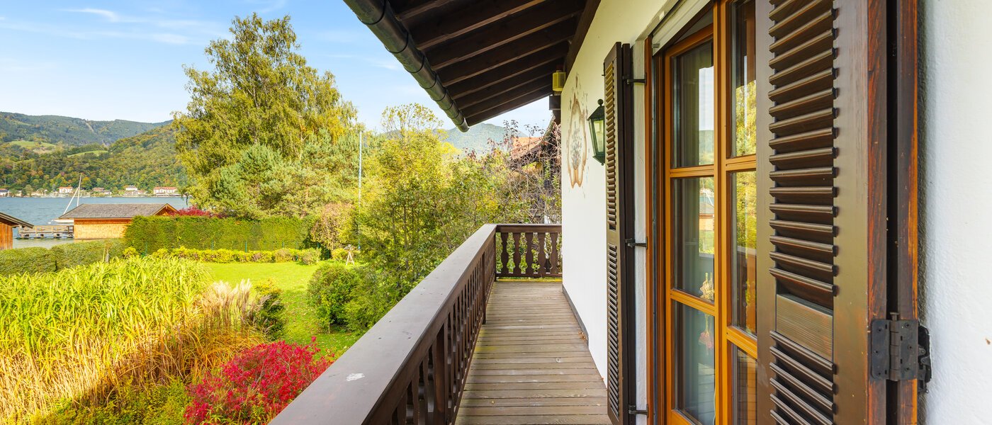 Половина двухквартирного жилого дома Rottach-Egern 01 балкон 14616