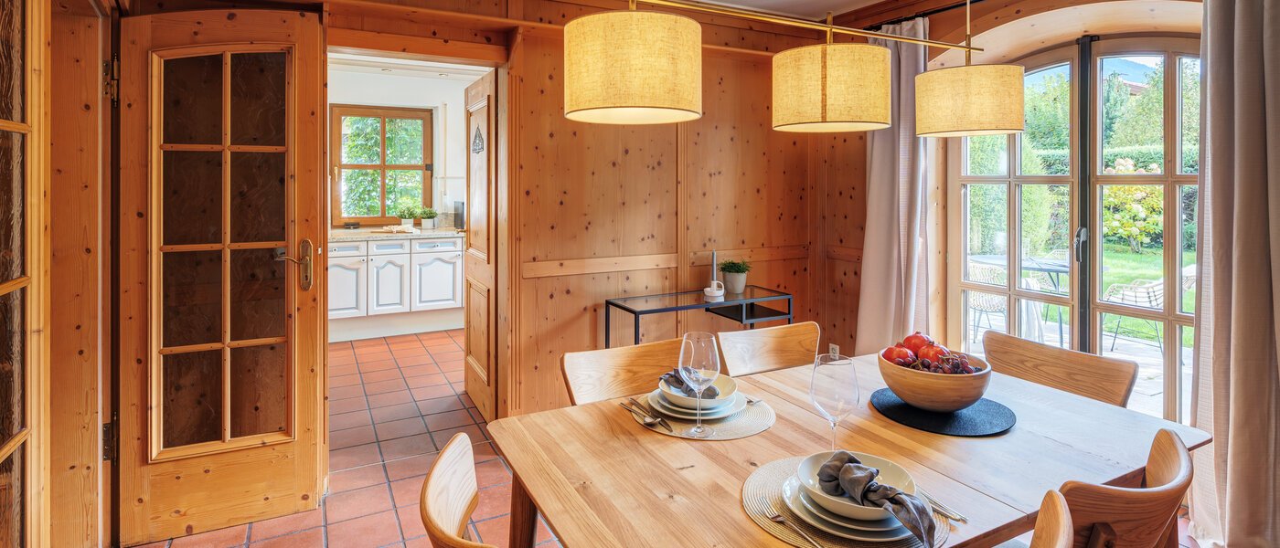 Половина двухквартирного жилого дома Rottach-Egern 02 обеденный зал 14616