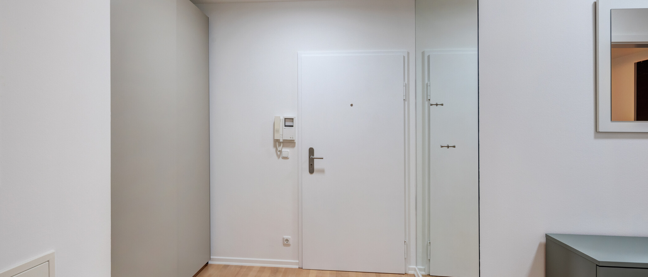 квартира с садом München Denning 01 коридор 14634