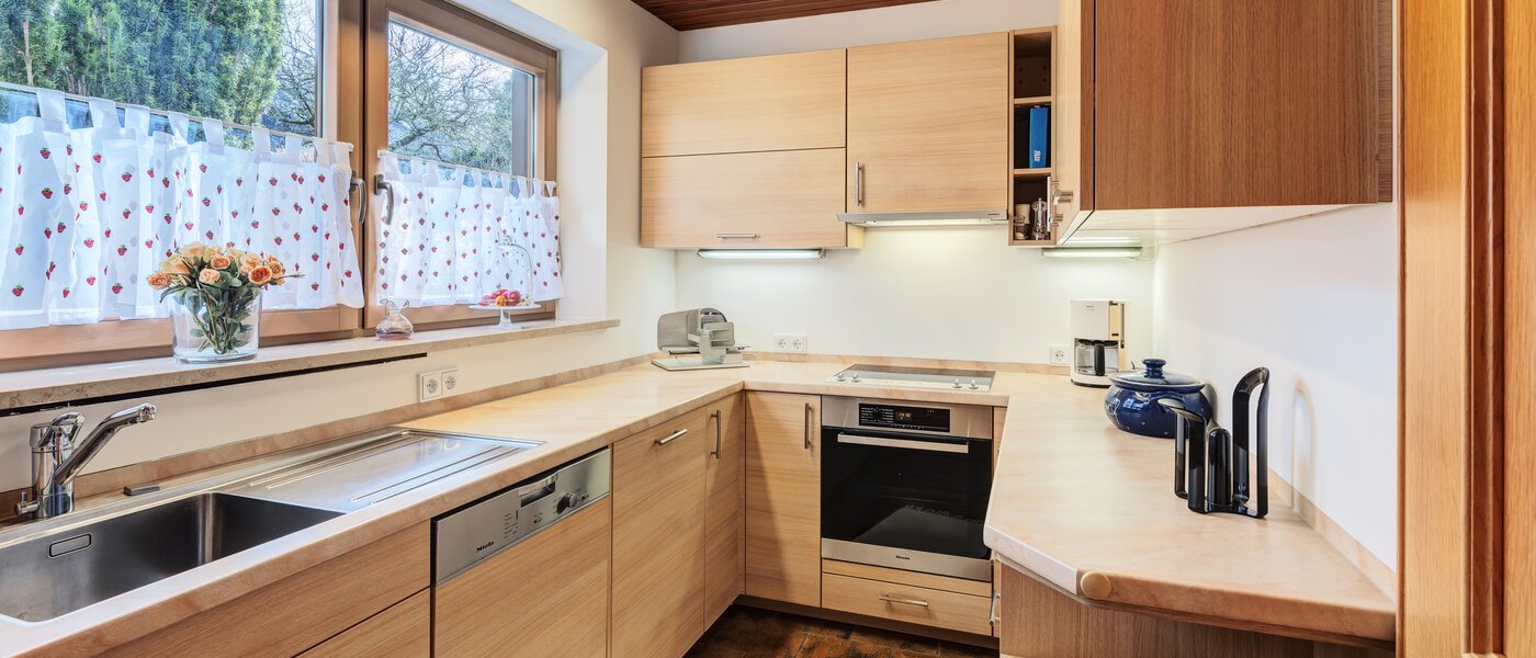 Половина двухквартирного жилого дома München Lochhausen 01 кухня 14662