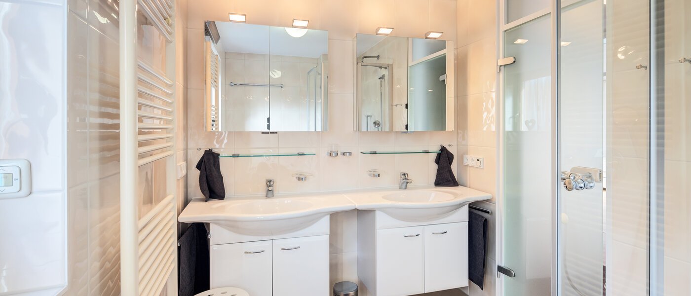 Половина двухквартирного жилого дома München Lochhausen 03 ванная комната 14662