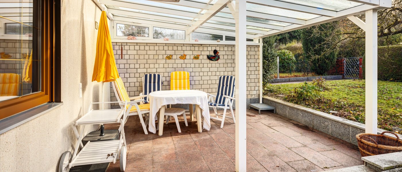 Половина двухквартирного жилого дома München Lochhausen 01 терраса 14662