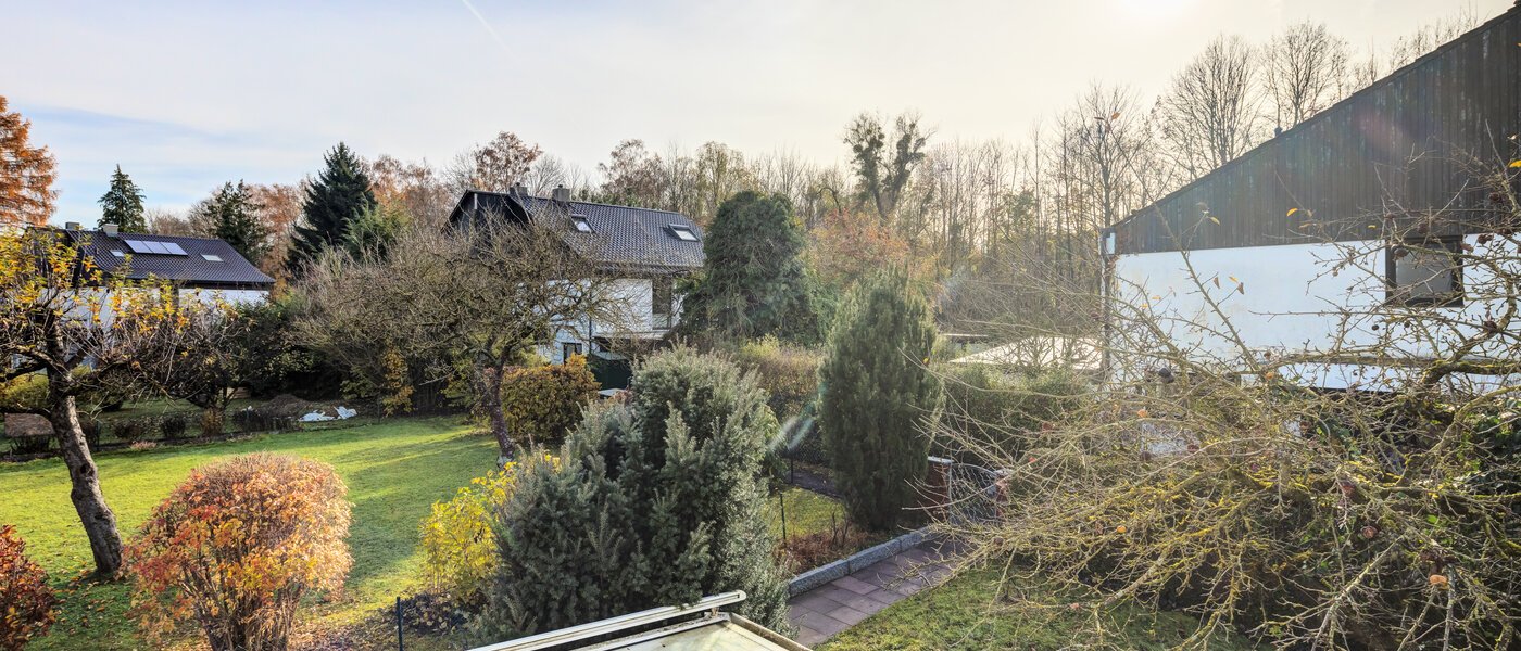 Половина двухквартирного жилого дома München Lochhausen 01 вид из окна 14662