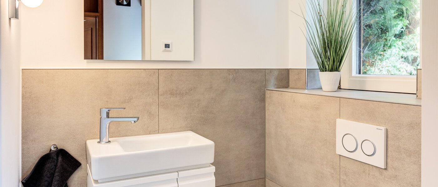 Половина двухквартирного жилого дома München Lochhausen 01 гостевой туалет 14662