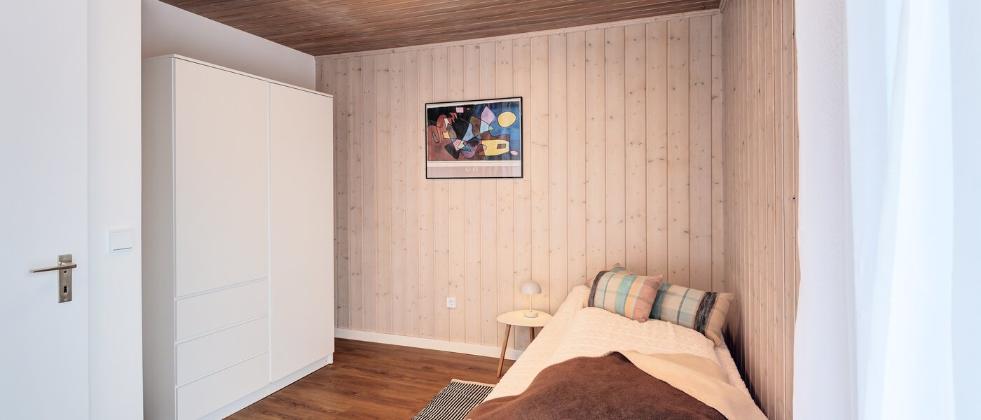 Половина двухквартирного жилого дома München Lochhausen 01 3-я спальная комната 14662