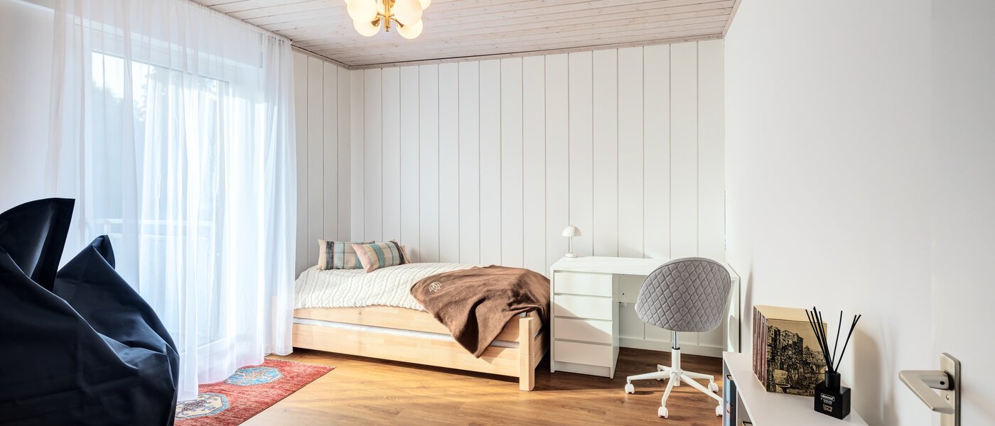 Половина двухквартирного жилого дома München Lochhausen 01 2-я спальная комната 14662