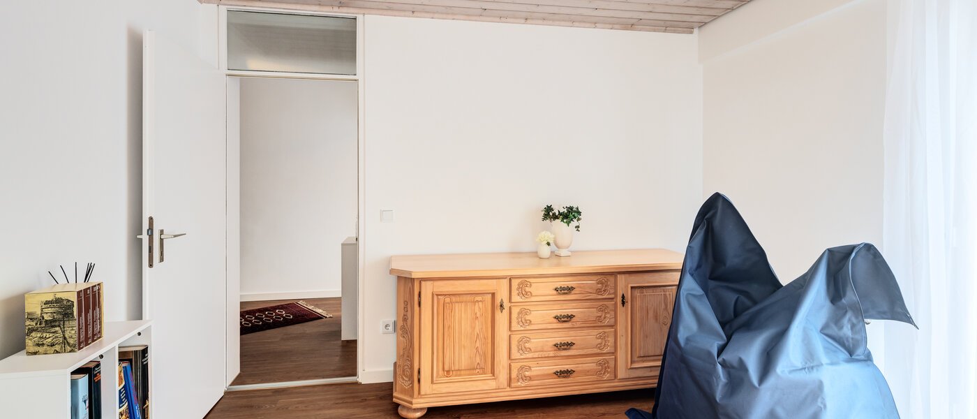 Половина двухквартирного жилого дома München Lochhausen 03 2-я спальная комната 14662