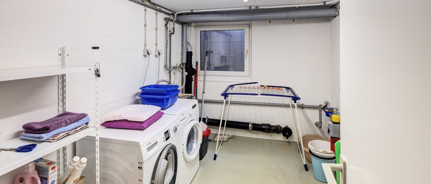 Половина двухквартирного жилого дома München Lochhausen 01 подсобное помещение 14662