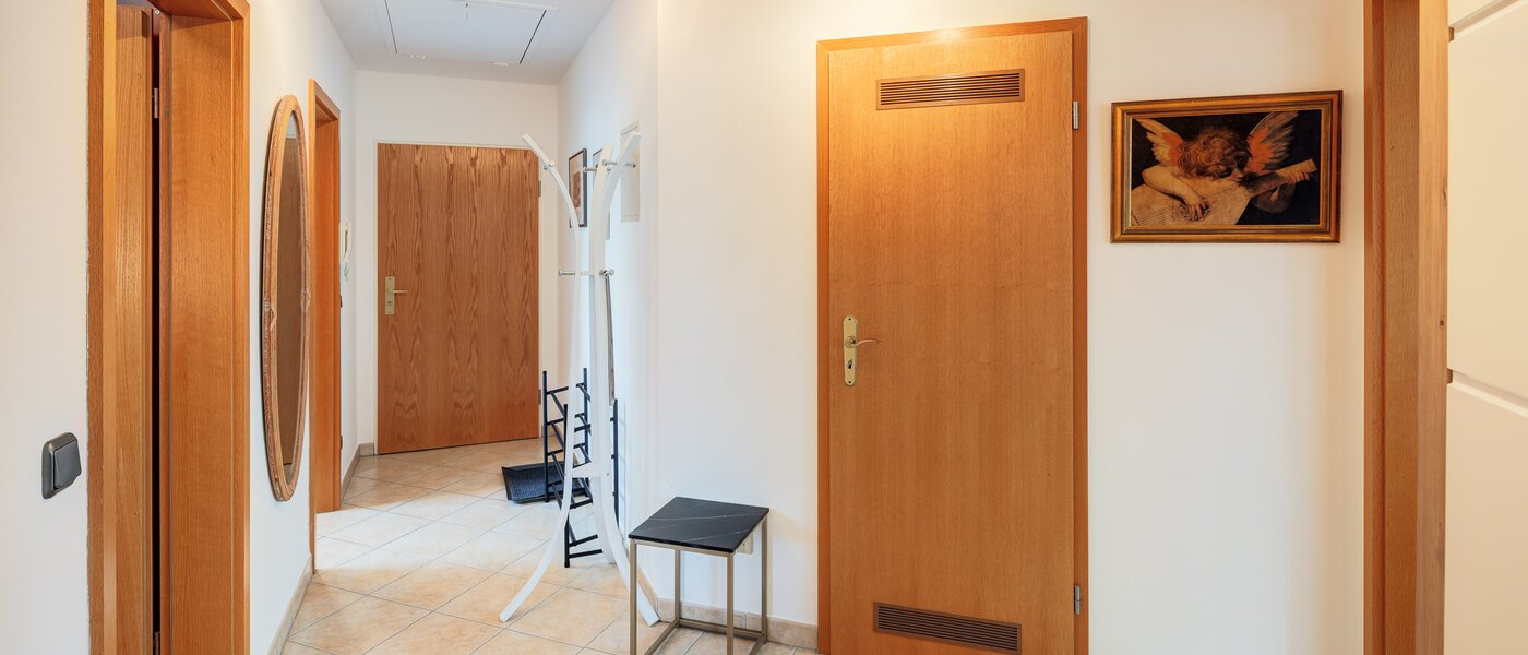 мансардная квартира München Neufahrn b. Freising 01 коридор 14673