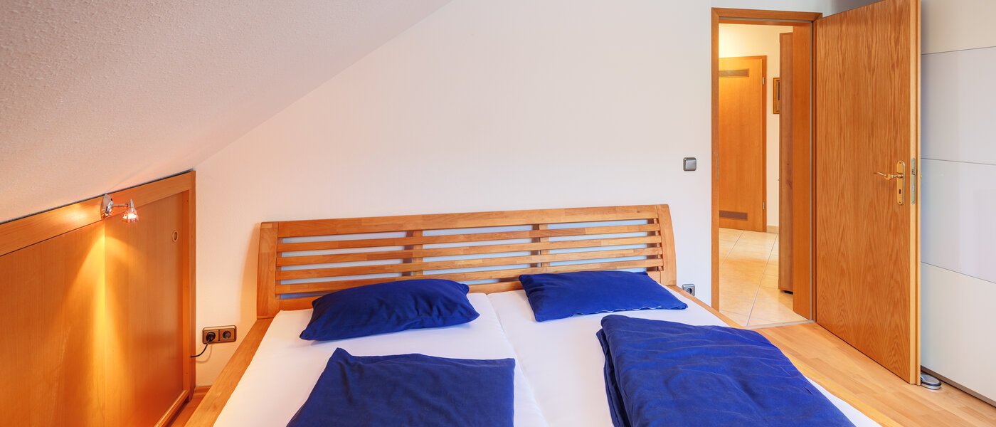 мансардная квартира München Neufahrn b. Freising 02 спальная комната 14673