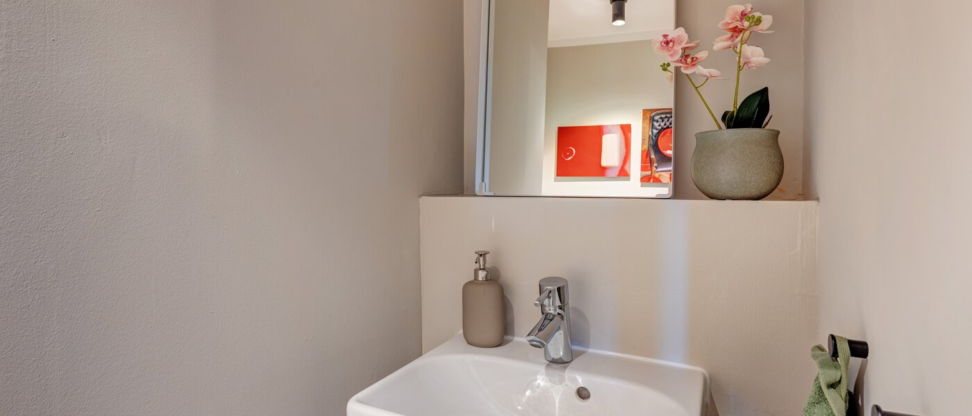 двухэтажная квартира Waakirchen 01 гостевой туалет 14683