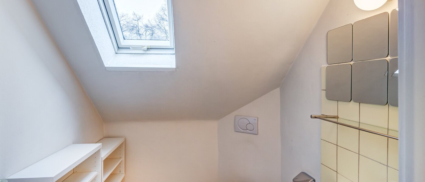 двухэтажная квартира München Cosimapark 01 гостевой туалет 14688