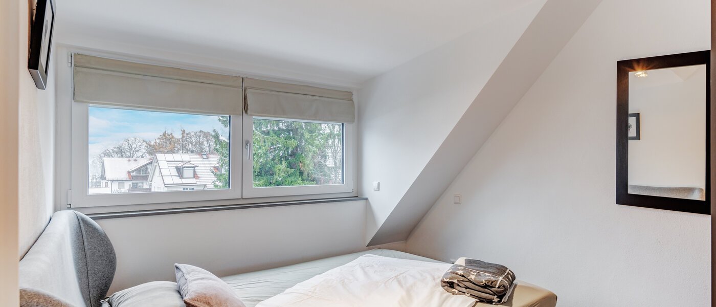 мансардная квартира München Allach 01 спальная комната 14692