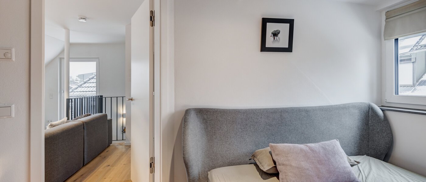 мансардная квартира München Allach 04 спальная комната 14692