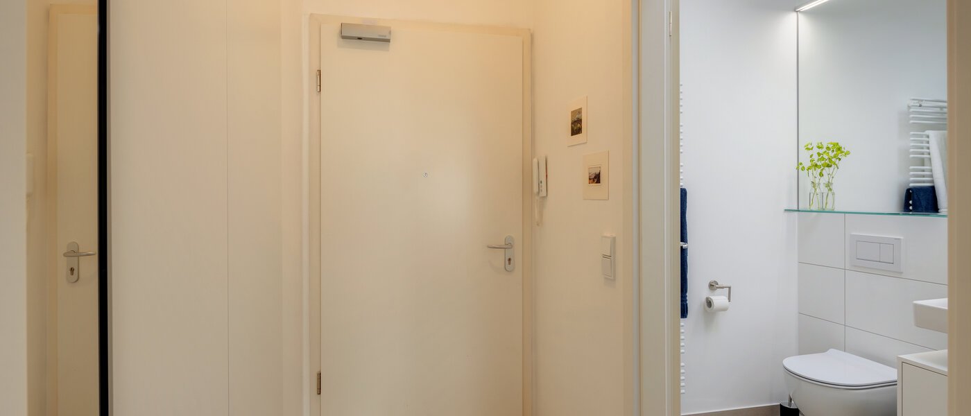 мансардная квартира München Neuhausen 01 коридор 14695