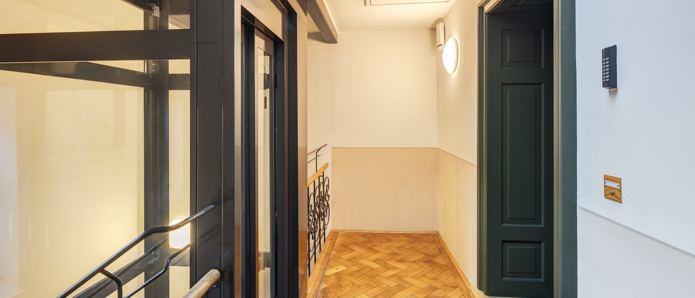 мансардная квартира München Neuhausen 02 Лестничная клетка 14709