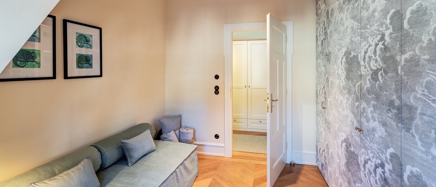 мансардная квартира München Neuhausen 02 гостевая комната 14709