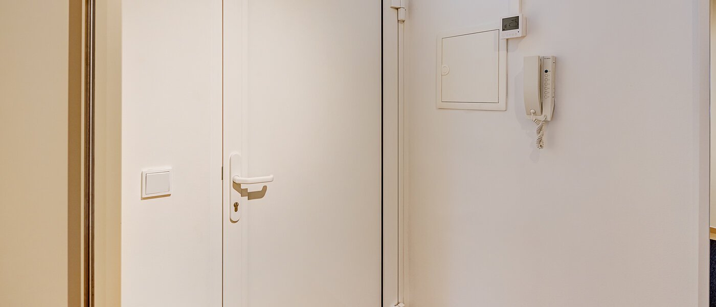 квартира München Schwabing (links der Leopoldstraße) 03 коридор 14718